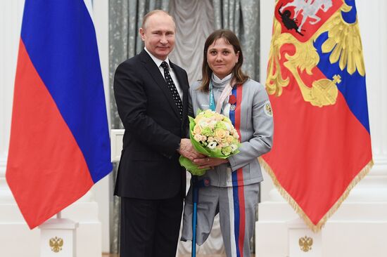 Президент РФ В. Путин встретился с российскими спортсменами – победителями и призёрами XII Паралимпийских зимних игр