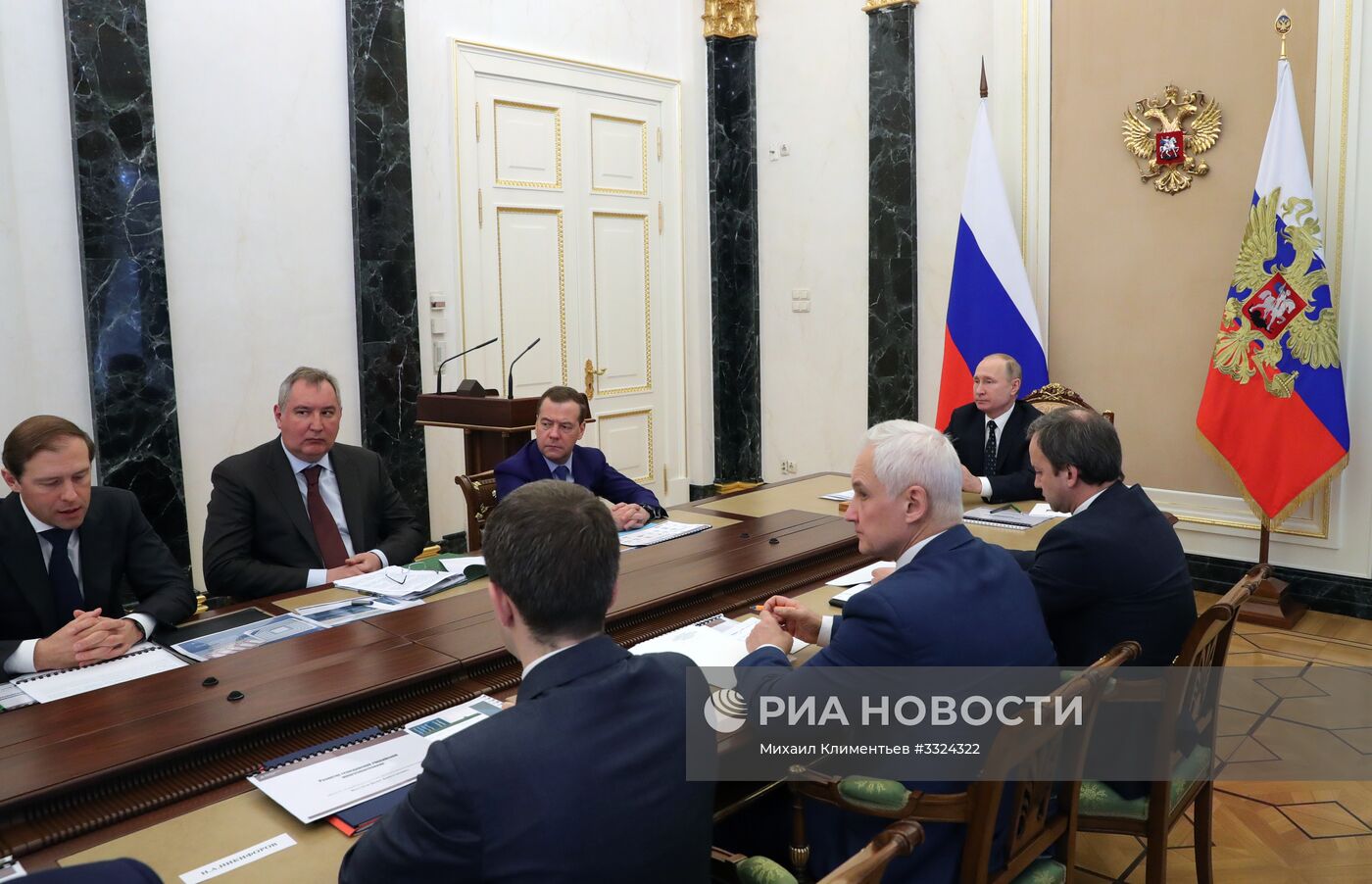Президент РФ В. Путин провел совещание о перспективах развития микроэлектроники
