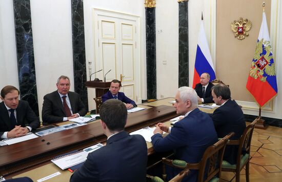Президент РФ В. Путин провел совещание о перспективах развития микроэлектроники