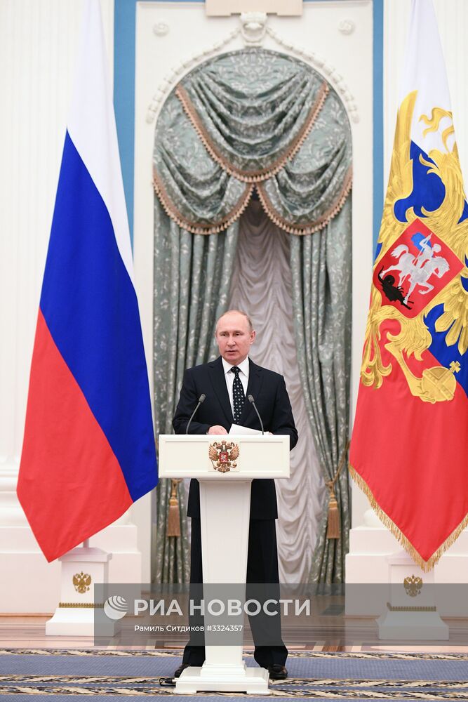 Президент РФ В. Путин встретился с российскими спортсменами – победителями и призёрами XII Паралимпийских зимних игр