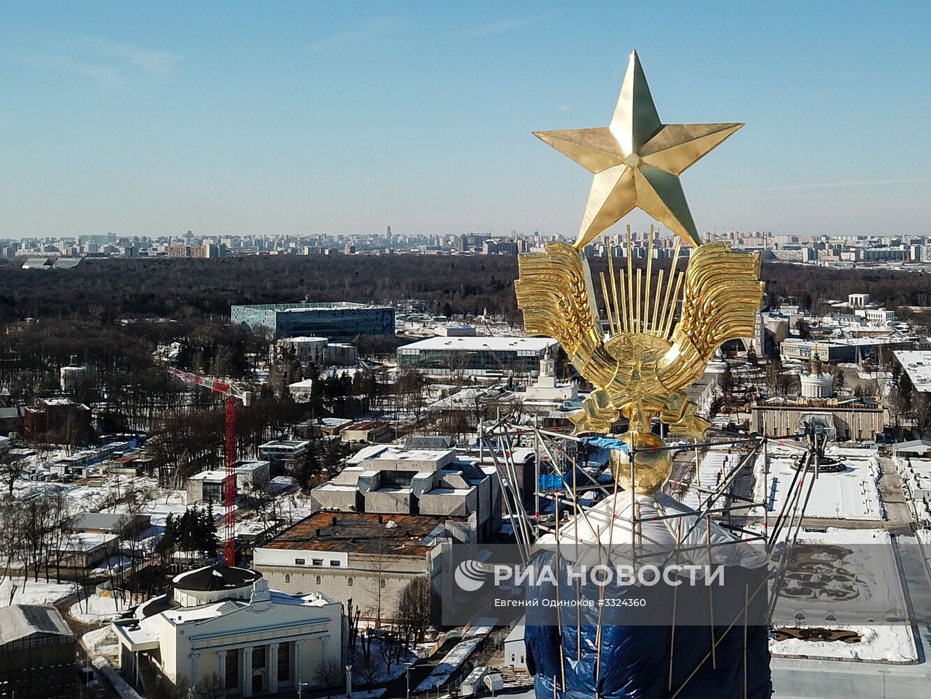 Золотую звезду отреставрировали на Центральном павильоне ВДНХ