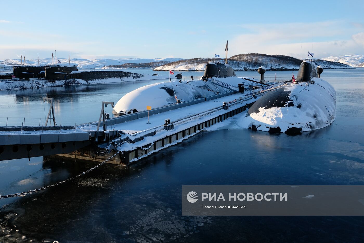 Подводные лодки Северного флота  на базе  в Гаджиево  Мурманской области