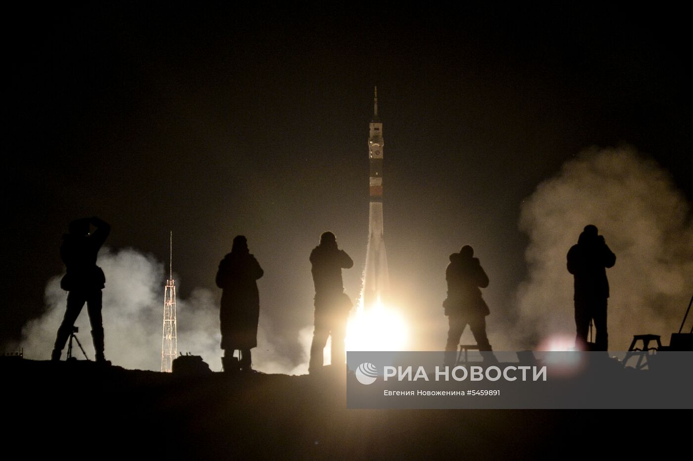 Запуск ракеты-носителя "Союз-ФГ" с кораблем "Союз МС-08" на космодроме Байконур