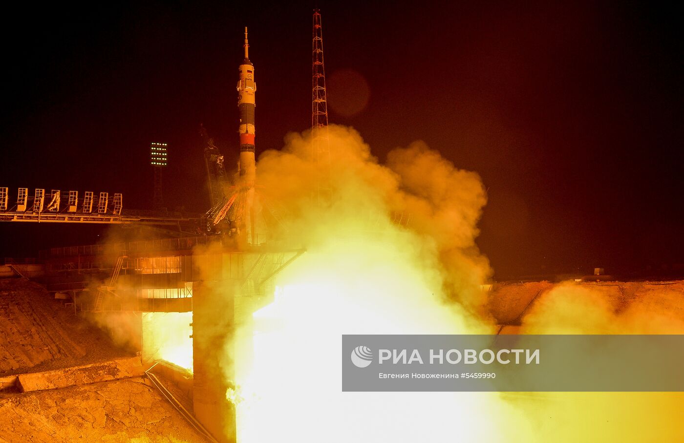 Запуск ракеты-носителя "Союз-ФГ" с кораблем "Союз МС-08" на космодроме Байконур