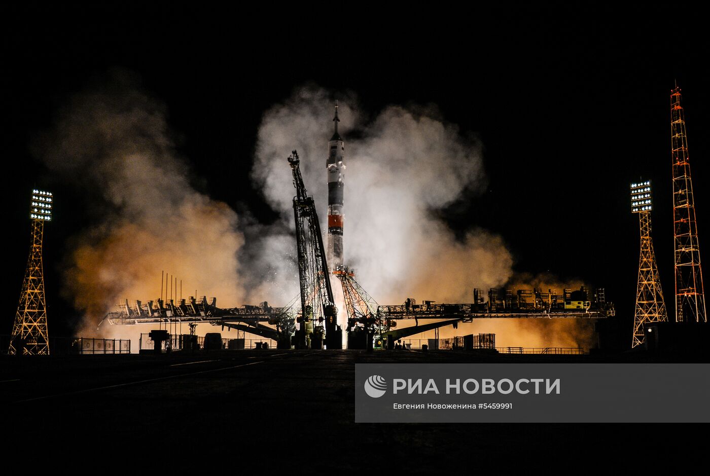 Запуск ракеты-носителя "Союз-ФГ" с кораблем "Союз МС-08" на космодроме Байконур