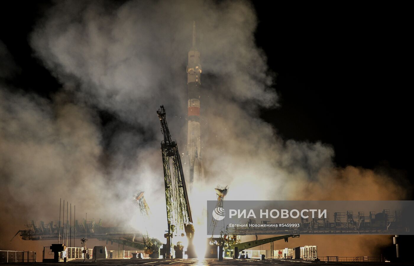 Запуск ракеты-носителя "Союз-ФГ" с кораблем "Союз МС-08" на космодроме Байконур