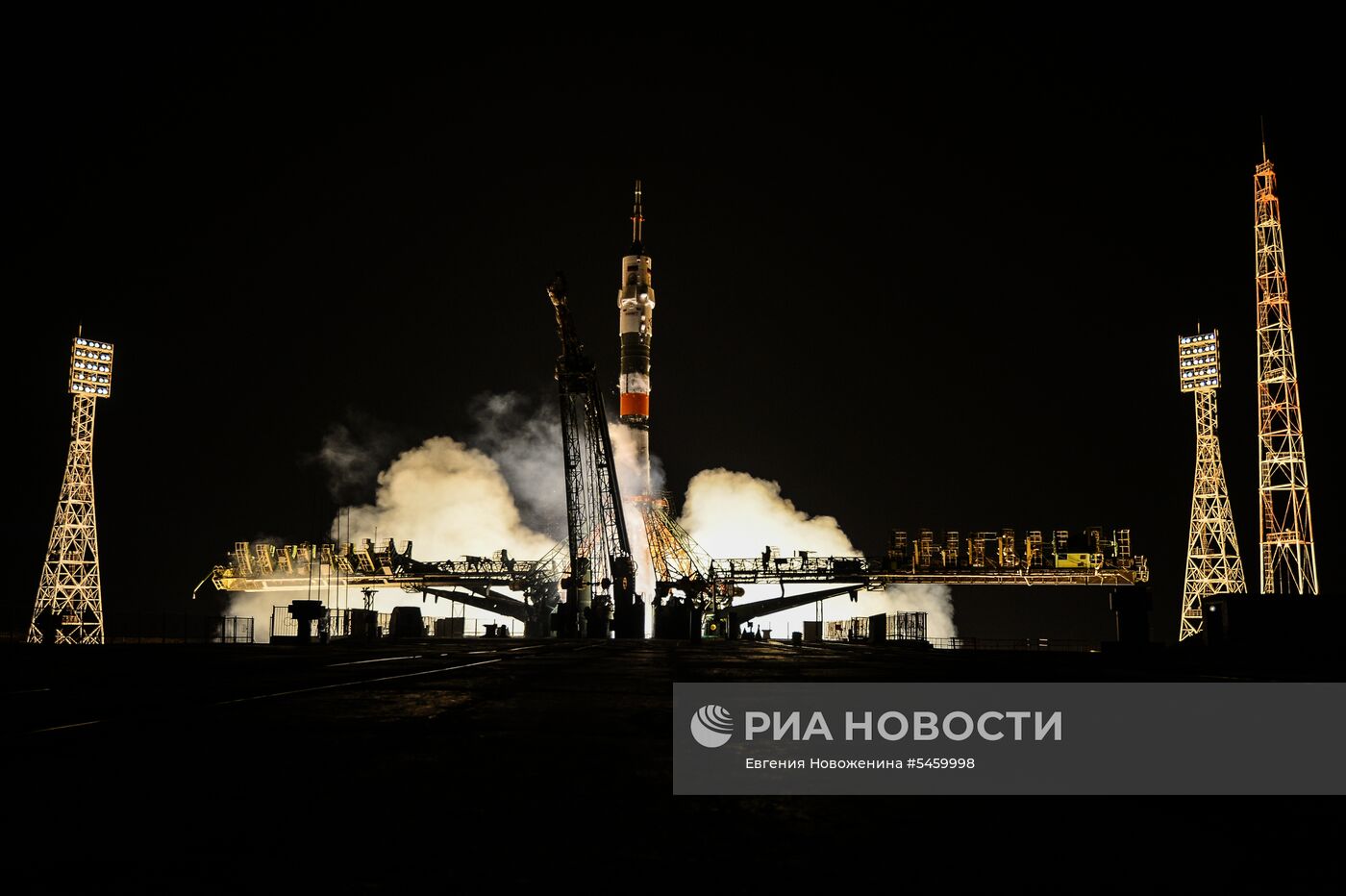 Запуск ракеты-носителя "Союз-ФГ" с кораблем "Союз МС-08" на космодроме Байконур