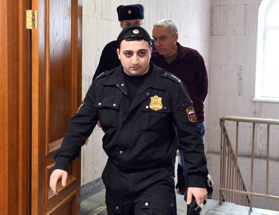 Рассмотрение ходатайства об изменении меры пресечения В. Захарченко   