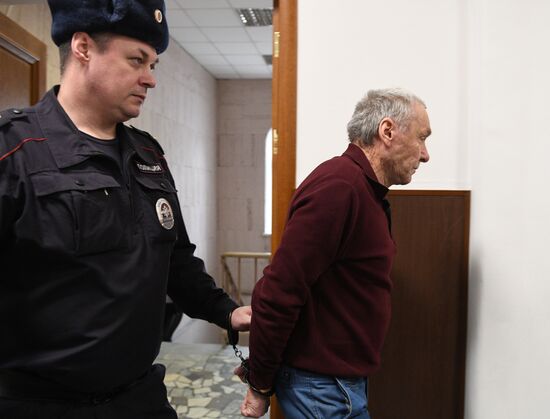 Рассмотрение ходатайства об изменении меры пресечения В. Захарченко   