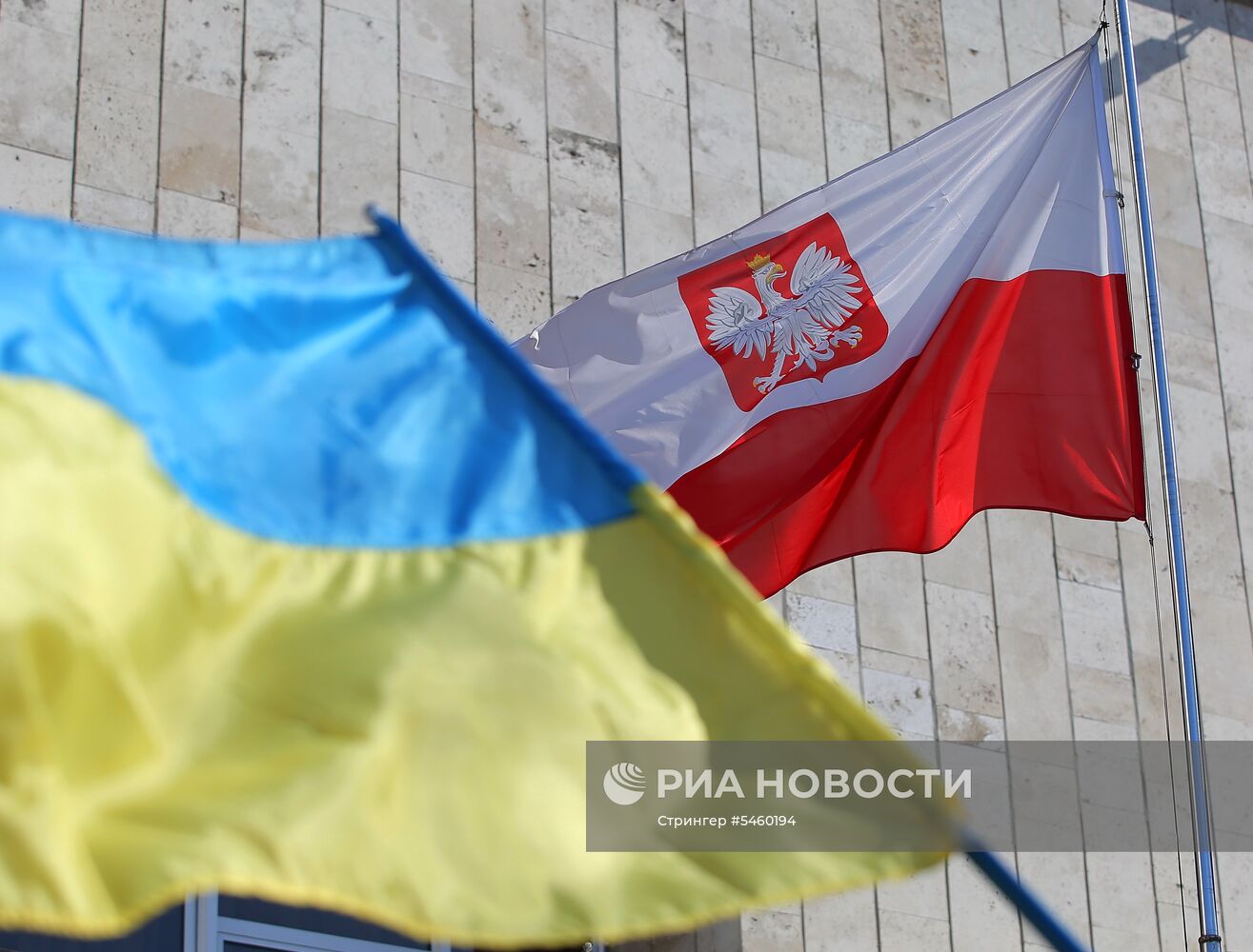 Акция у посольства Польши в Киеве