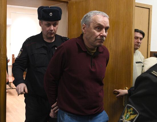 Рассмотрение ходатайства об изменении меры пресечения В. Захарченко   