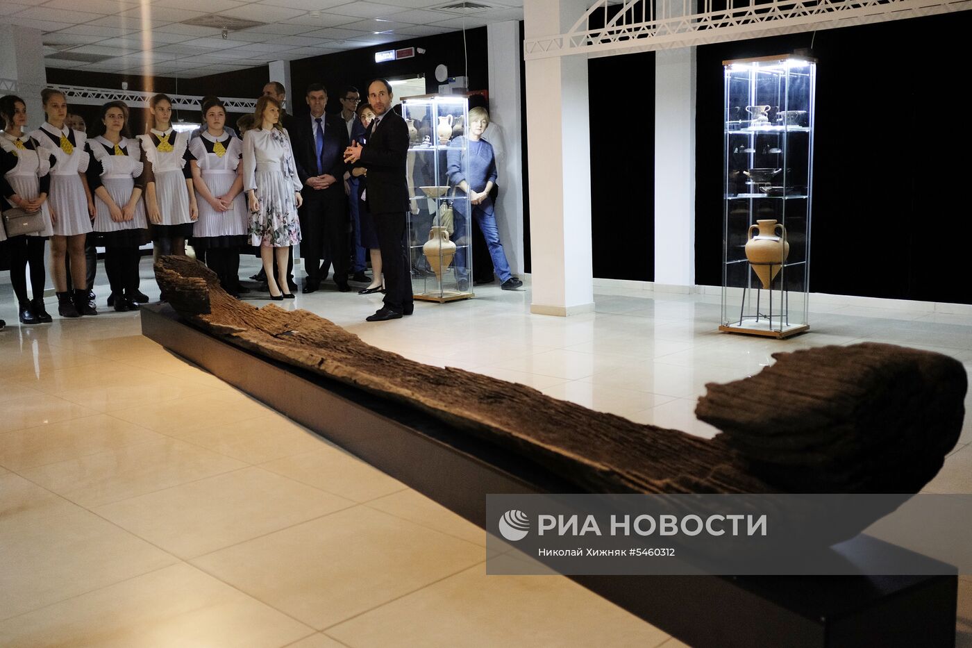 Выставка артефактов, найденных при строительстве Крымского моста