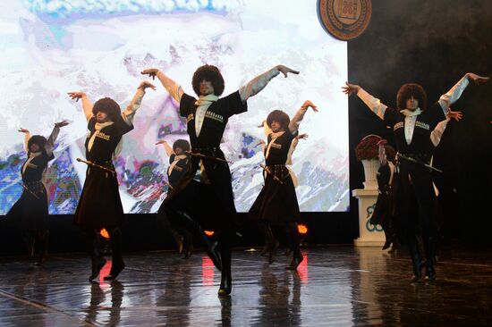 Празднование Дня конституции Чеченской Республики в Грозном