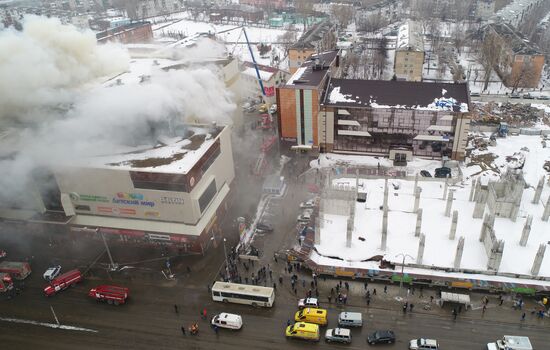 Пожар в торговом центре «Зимняя вишня» в Кемерово