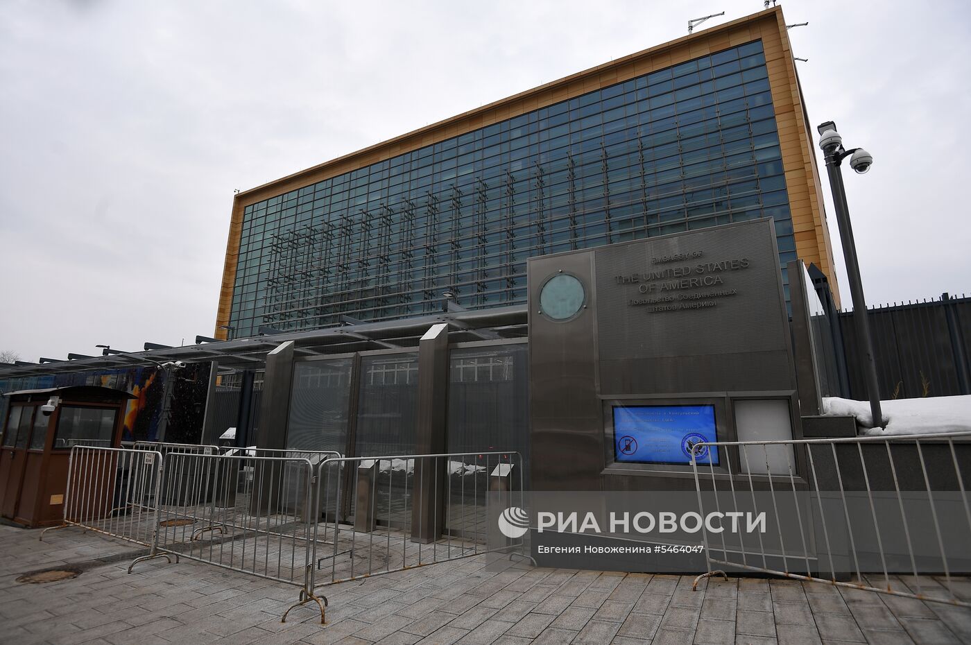 США высылает российских дипломатов из страны