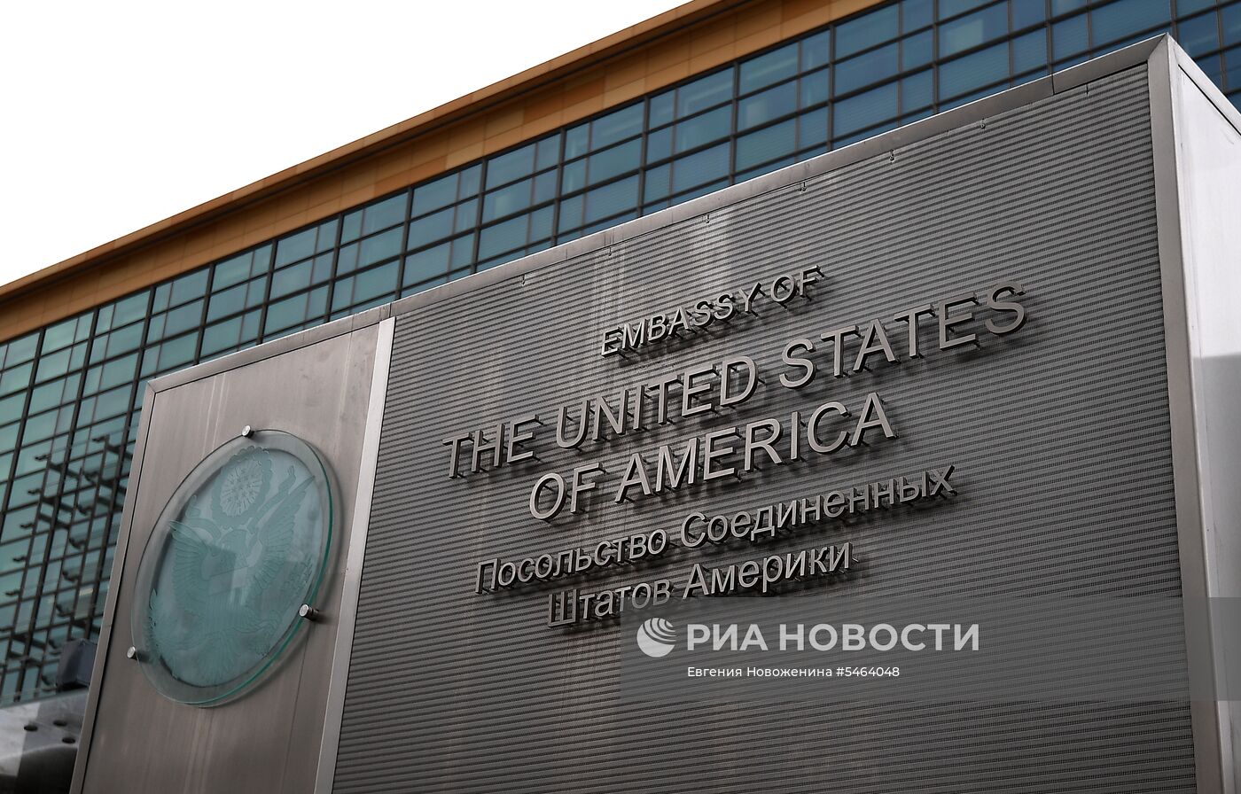 США высылает российских дипломатов из страны