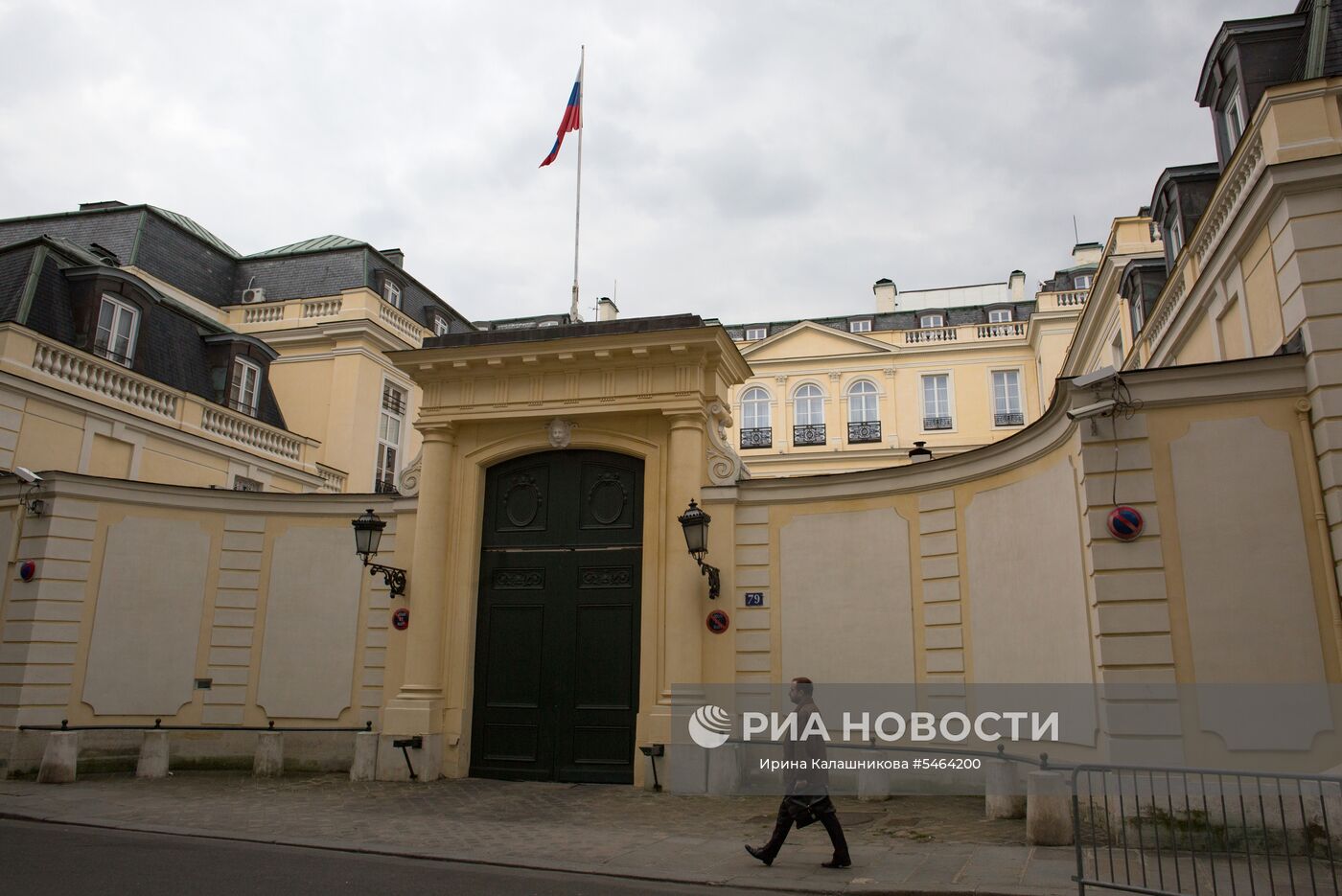 Посольство париж. Резиденция посла РФ во Франции. Советское посольство в Париже. Российское посольство во Франции бульвар. Посольство Франции в Германии.