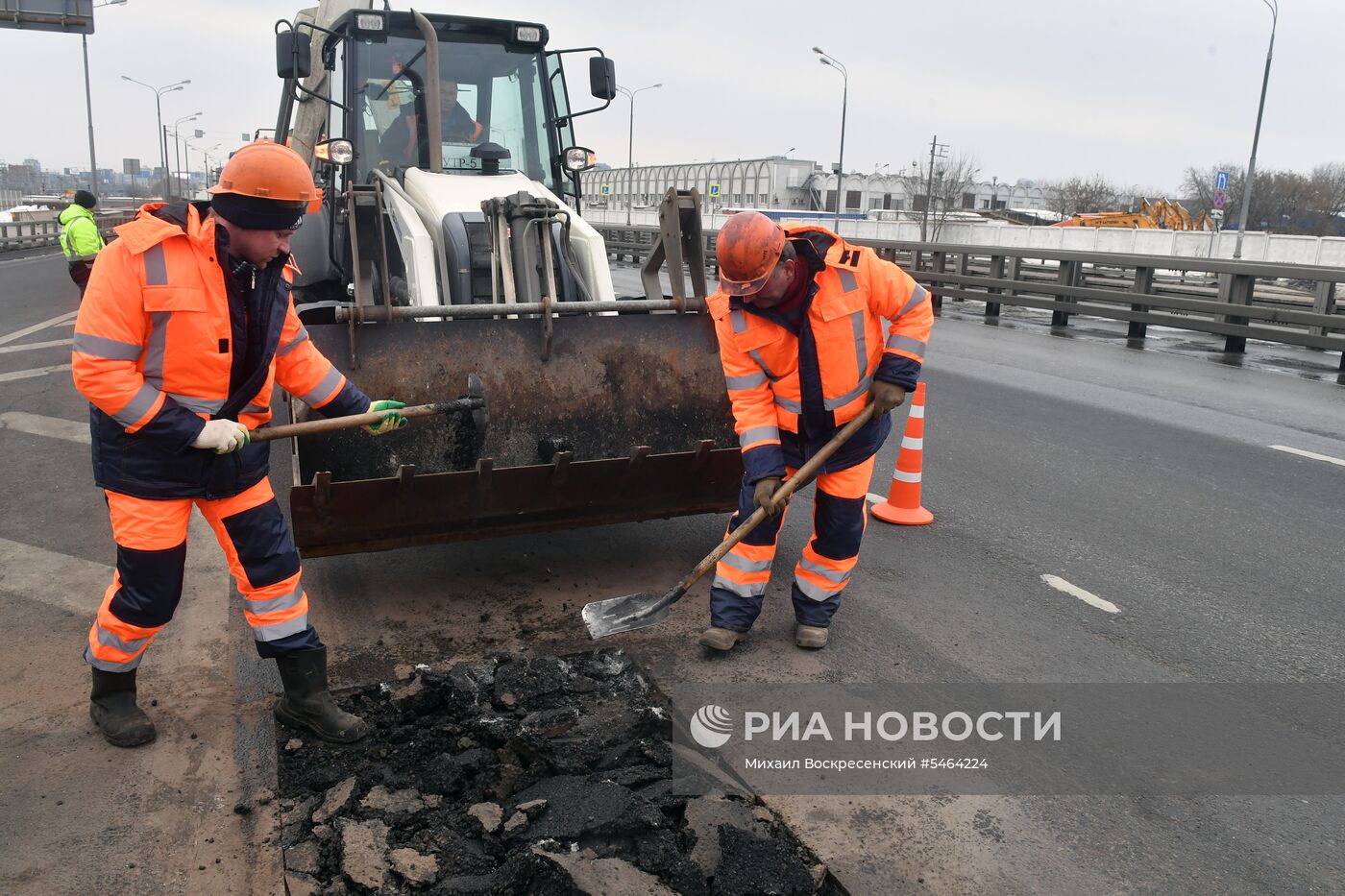 Ремонт дороги в Москве