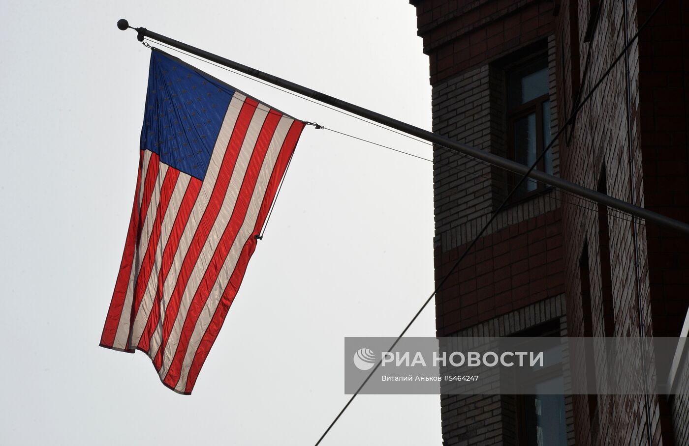 США высылает российских дипломатов из страны