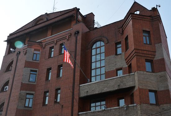 США высылает российских дипломатов из страны