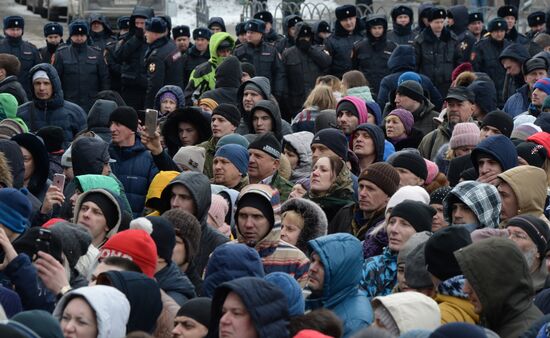 Митинг у администрации Кемерово