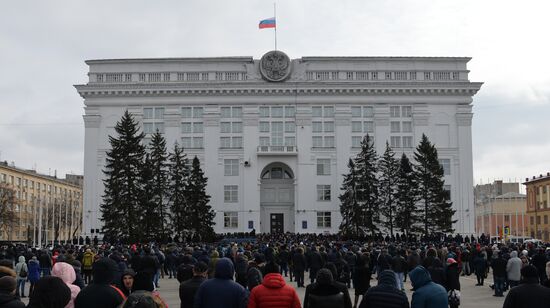 Митинг у администрации Кемерово
