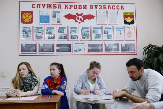 Сдача крови для пострадавших при пожаре в ТЦ "Зимняя вишня" 