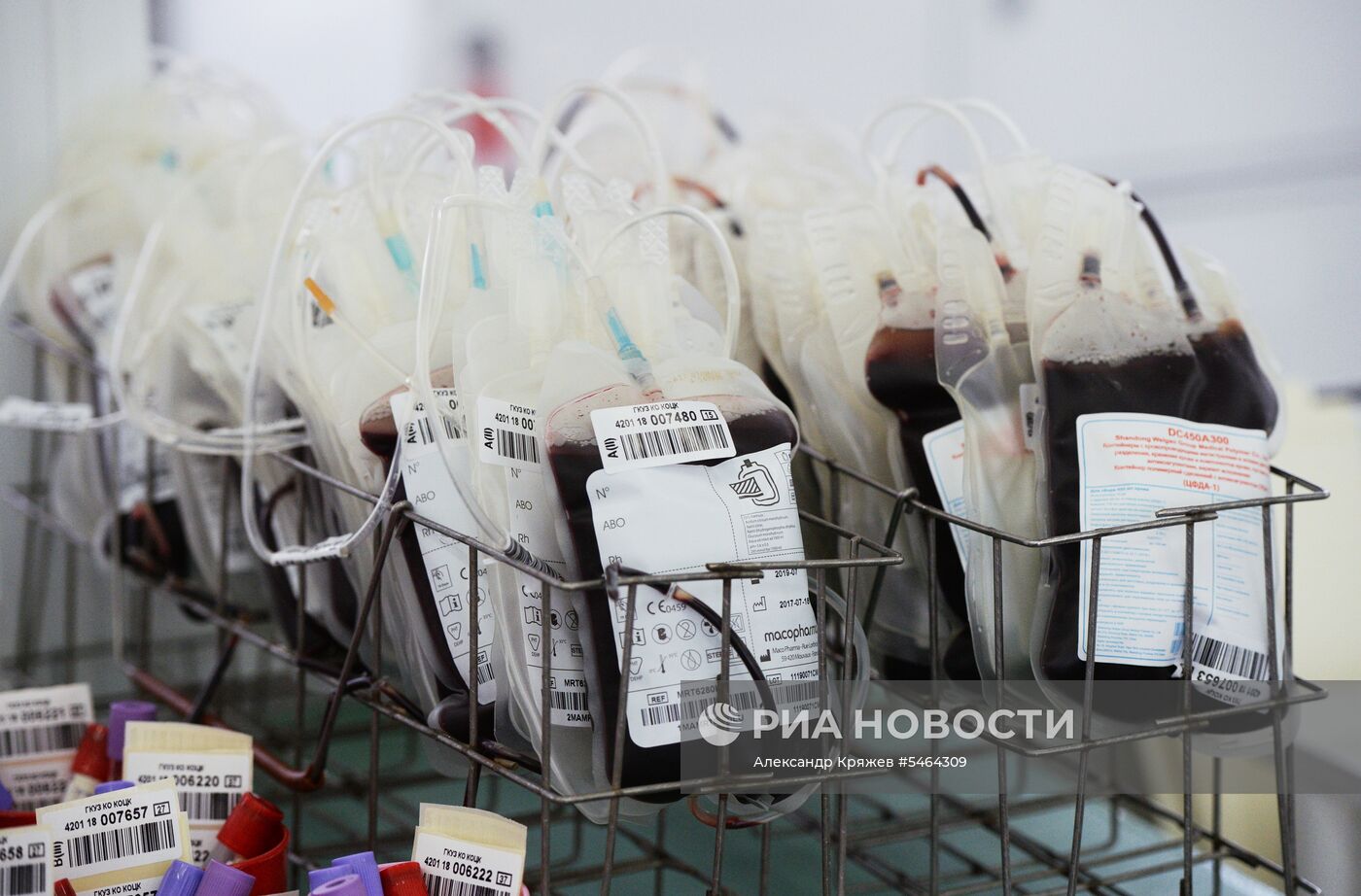 Сдача крови для пострадавших при пожаре в ТЦ "Зимняя вишня" 