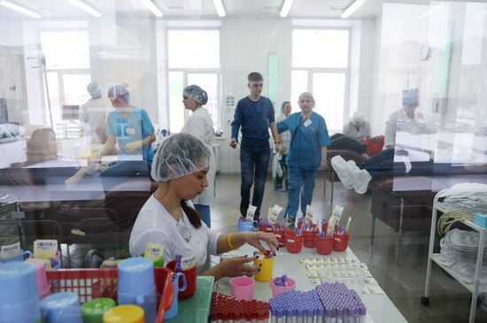 Сдача крови для пострадавших при пожаре в ТЦ "Зимняя вишня" 