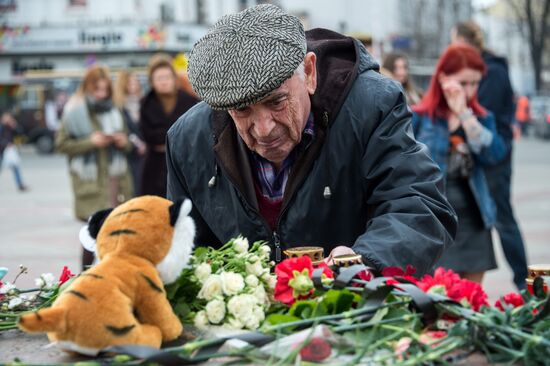 Акции в память о погибших при пожаре в ТЦ "Зимняя вишня"