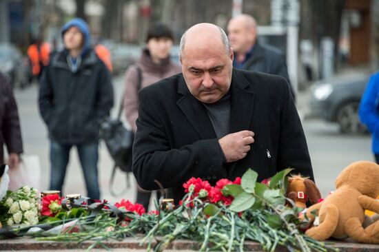 Акции в память о погибших при пожаре в ТЦ "Зимняя вишня"