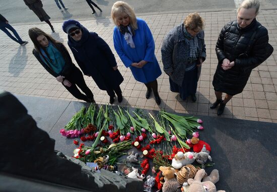 Акции в память о погибших при пожаре в ТЦ "Зимняя вишня"