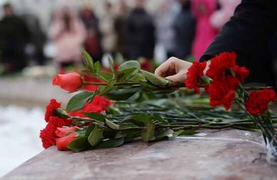 Акции в память о погибших при пожаре в ТЦ "Зимняя вишня"