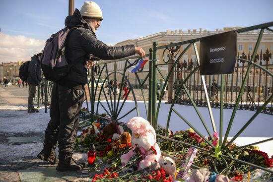 Акции в память о погибших при пожаре в ТЦ "Зимняя вишня"