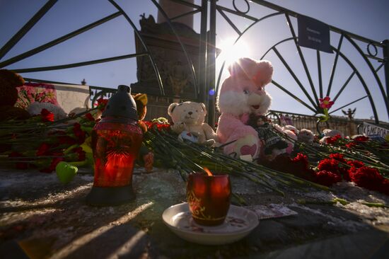 Акции в память о погибших при пожаре в ТЦ "Зимняя вишня"