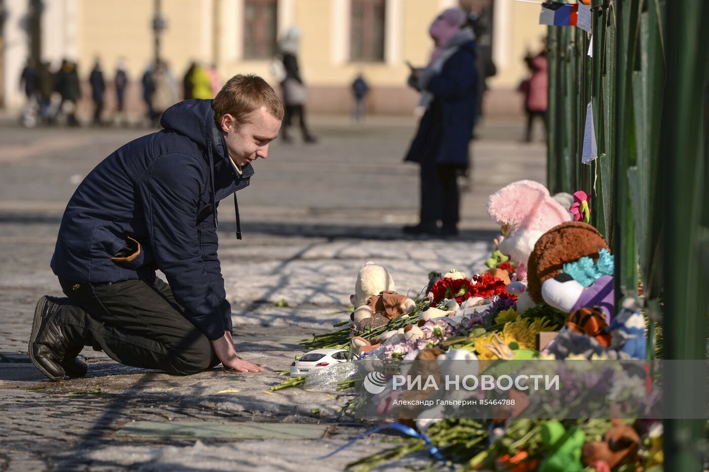 Акции в память о погибших при пожаре в ТЦ 