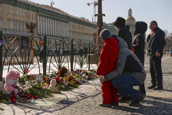 Акции в память о погибших при пожаре в ТЦ "Зимняя вишня"