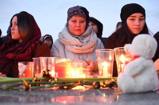 Акции в память о погибших при пожаре в ТЦ "Зимняя вишня"