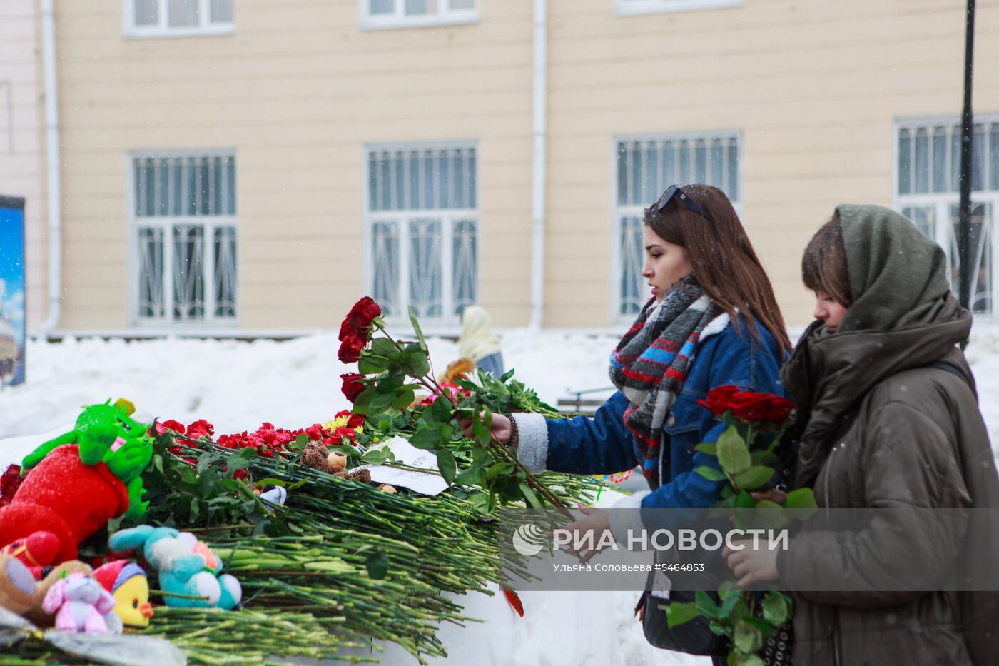Акции в память о погибших при пожаре в ТЦ "Зимняя вишня"