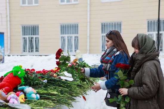 Акции в память о погибших при пожаре в ТЦ "Зимняя вишня"