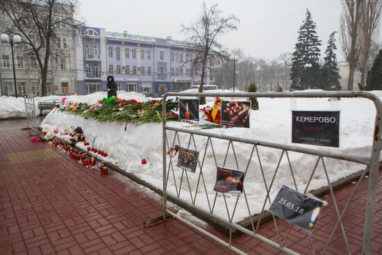 Акции в память о погибших при пожаре в ТЦ "Зимняя вишня" Акции в память о погибших при пожаре в ТЦ "Зимняя вишня"