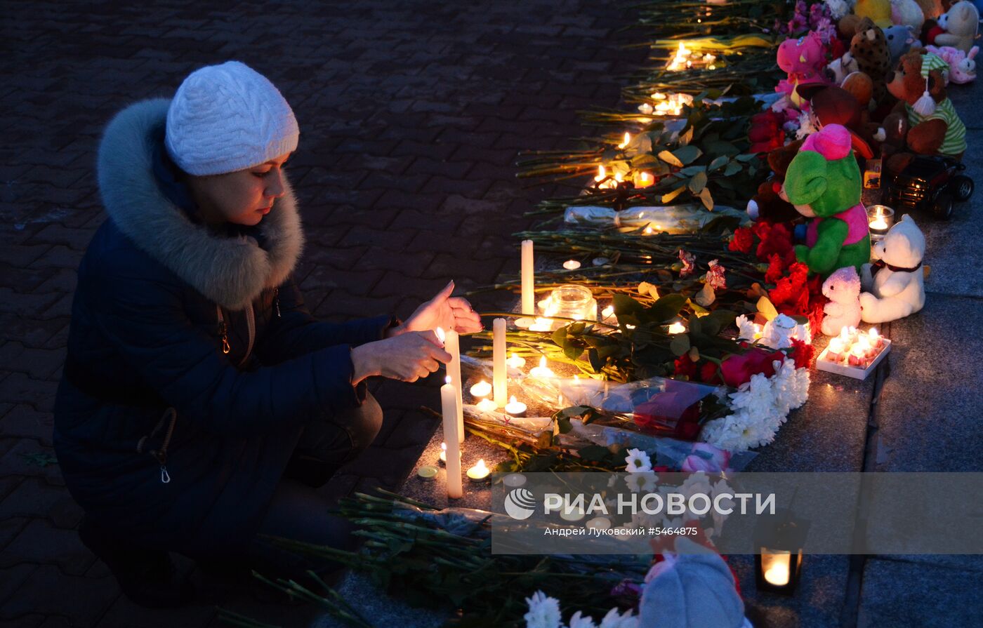 Акции в память о погибших при пожаре в ТЦ "Зимняя вишня"