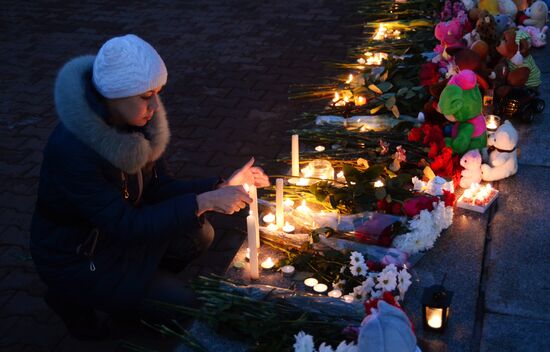 Акции в память о погибших при пожаре в ТЦ "Зимняя вишня"