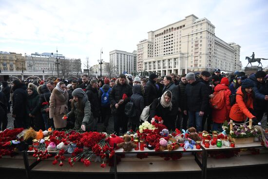 Акции в память о погибших при пожаре в ТЦ "Зимняя вишня"