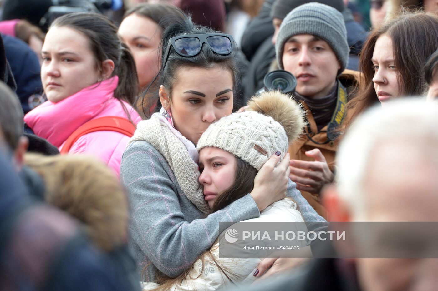 Акции в память о погибших при пожаре в ТЦ "Зимняя вишня"