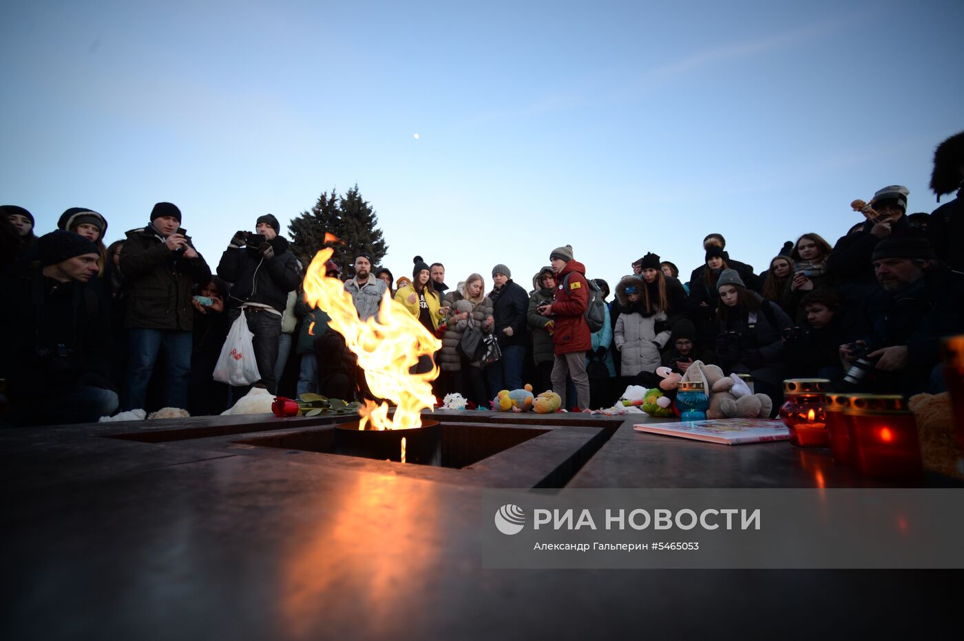 Акции в память о погибших при пожаре в ТЦ "Зимняя вишня"