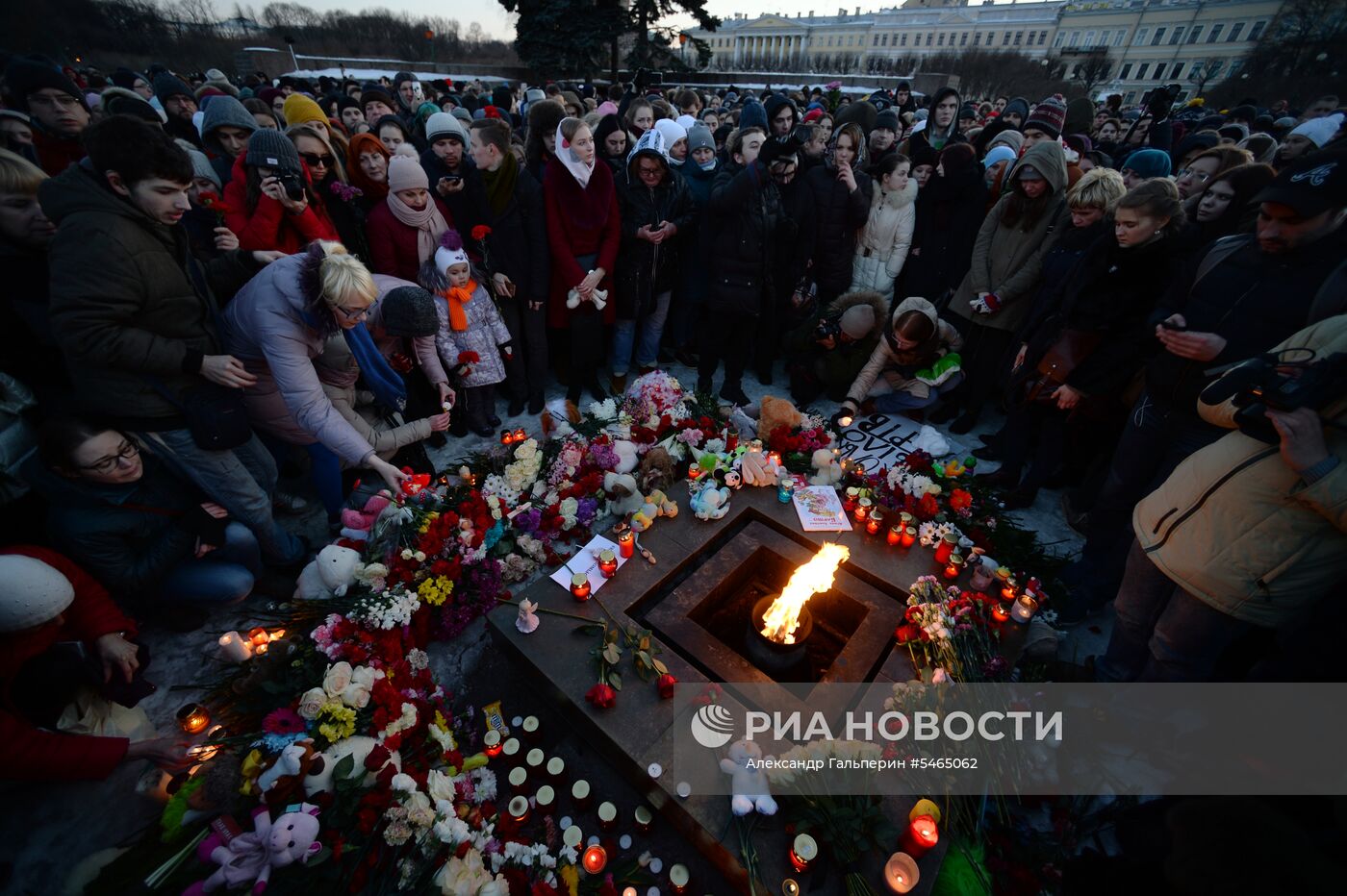 Акции в память о погибших при пожаре в ТЦ "Зимняя вишня"
