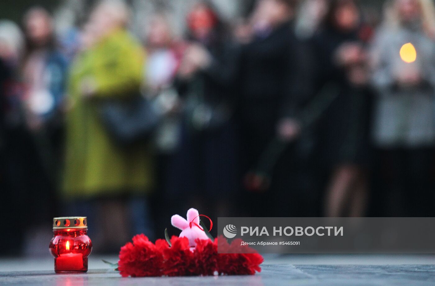 Акции в память о погибших при пожаре в ТЦ "Зимняя вишня"