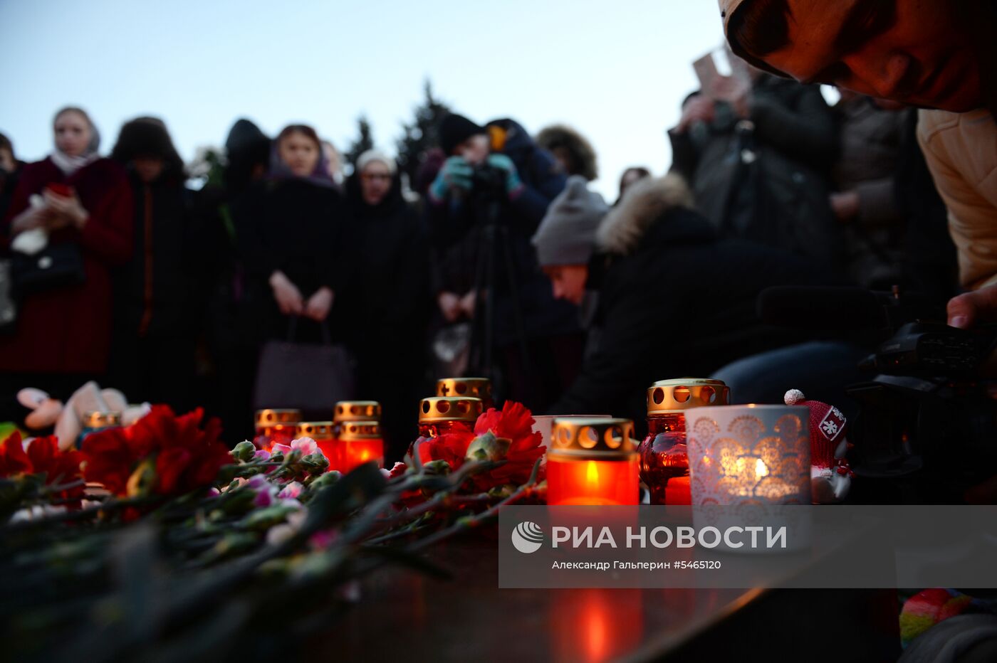 Акции в память о погибших при пожаре в ТЦ "Зимняя вишня"