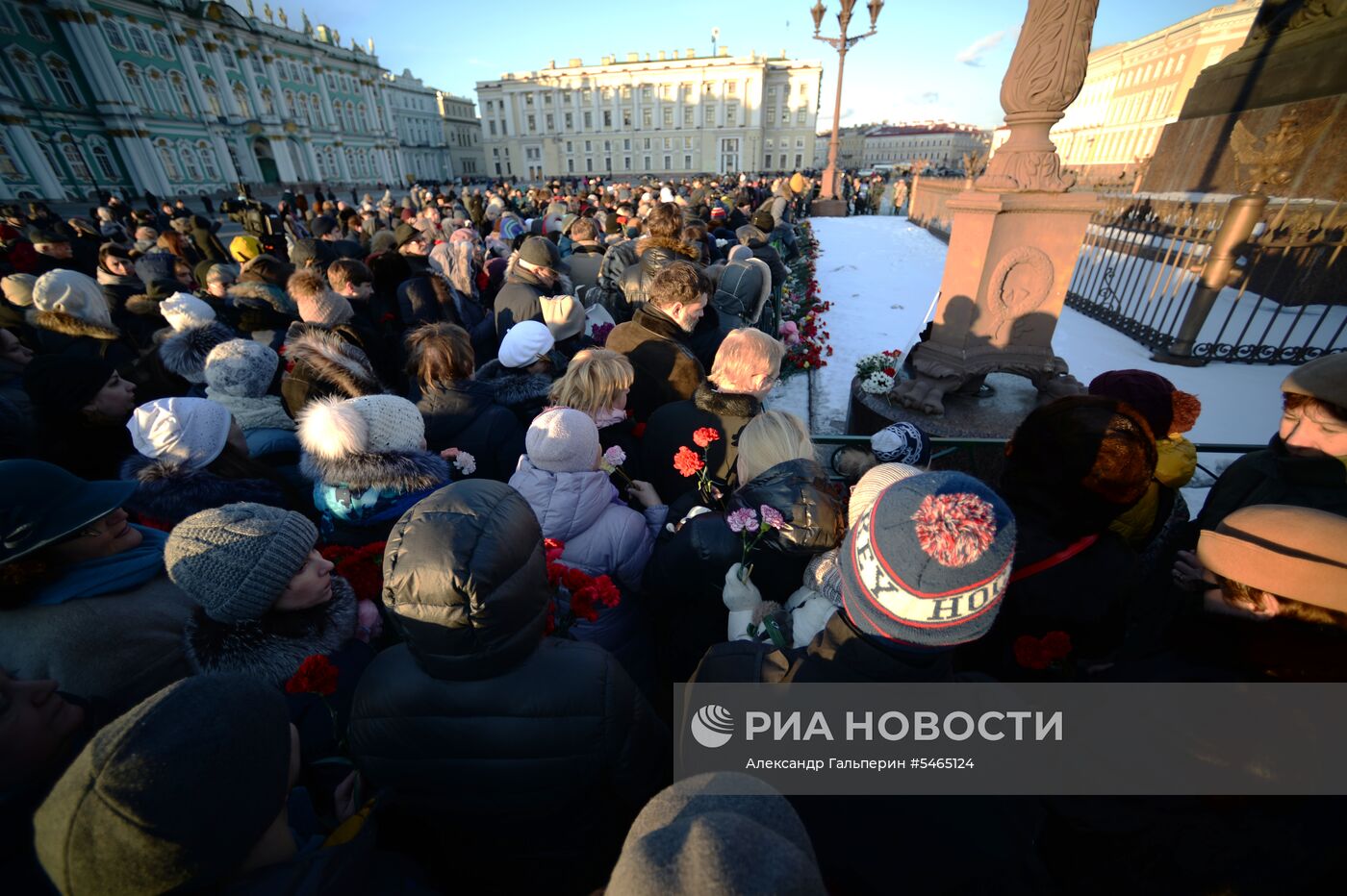 Акции в память о погибших при пожаре в ТЦ "Зимняя вишня"